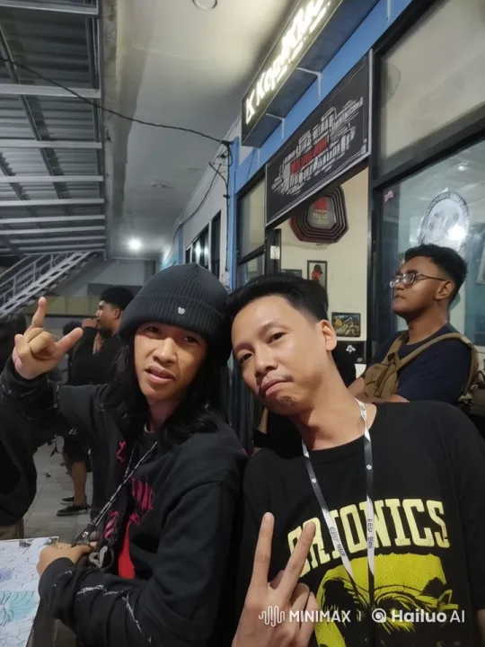 Friends Rock Out at Metal Concert in Live2D Animation – AI Generated Video | Hailuo AI