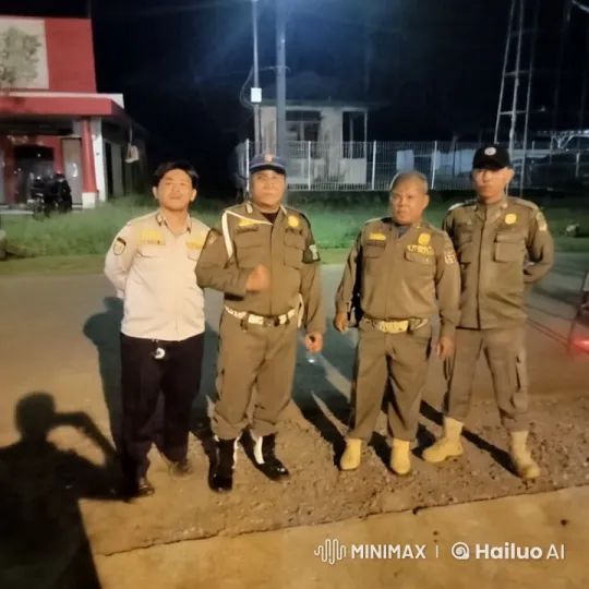 Nighttime Kungfu Showdown Among Uniformed Officers – AI Generated Video | Hailuo AI