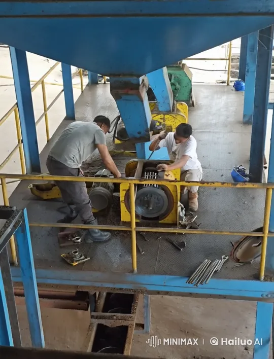Workers' Heated Argument Turns into Kung Fu Showdown – AI Generated Video | Hailuo AI