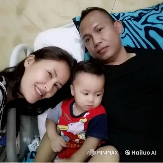 Family Bonding on a Cozy Bed with Playful Child – AI Generated Video | Hailuo AI