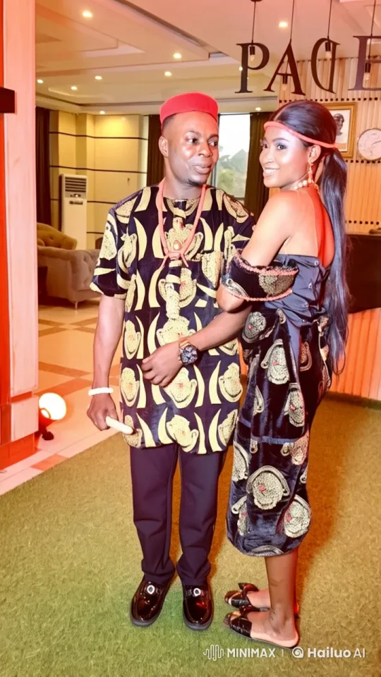 Live2D Video: Couple in Traditional Attire Performing Kung-Fu – AI Generated Video | Hailuo AI