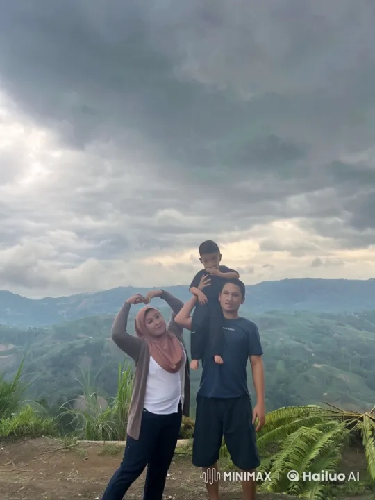 Family Engages in Kung Fu Display Against Mountain Scenery – AI Generated Video | Hailuo AI