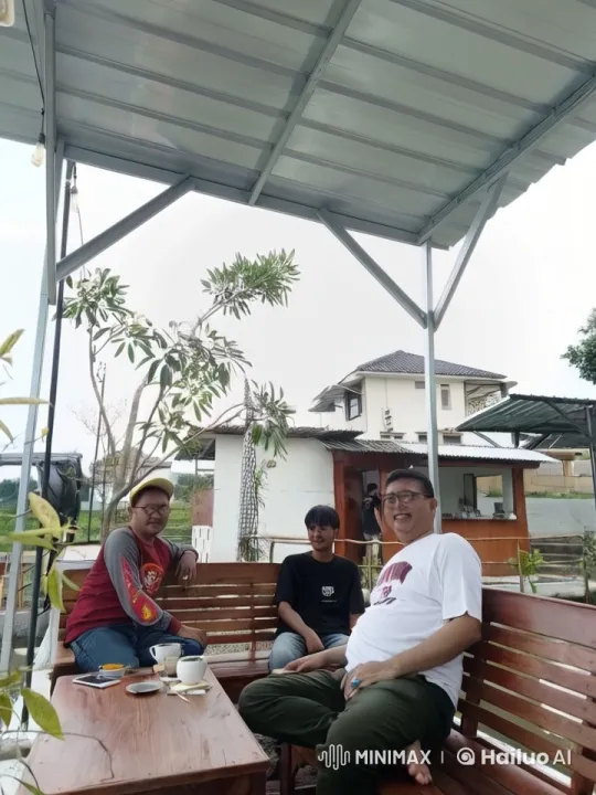 Outdoor Café Kung Fu Battle – AI Generated Video | Hailuo AI
