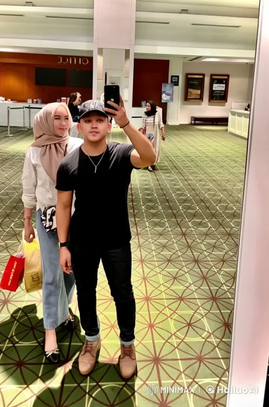 Casual Attire Kung Fu Display in Bright Indoor Setting – AI Generated Video | Hailuo AI