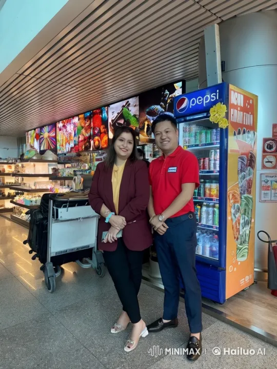 Martial Arts Showdown at Vibrant Vending Machine – AI Generated Video | Hailuo AI