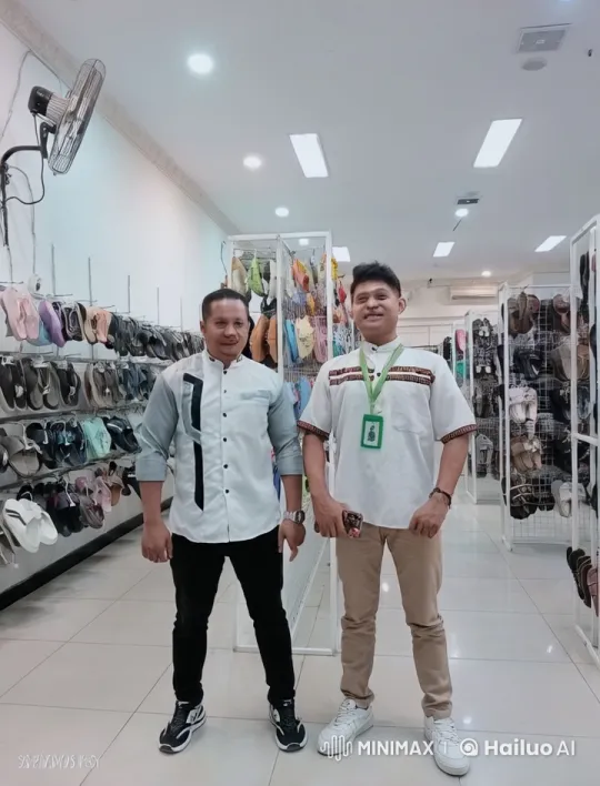 Intense Kung Fu Battle in a Shoe Store – AI Generated Video | Hailuo AI