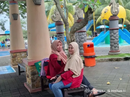 Casually Dressed Women Engage in Energetic Kungfu Sparring – AI Generated Video | Hailuo AI