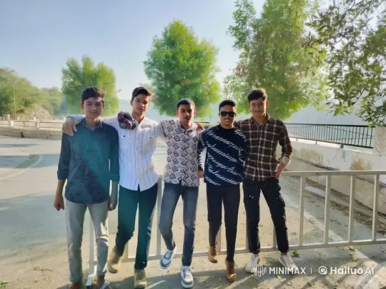 Five Friends Enjoying a Sunny Day Dance Outdoors – AI Generated Video | Hailuo AI