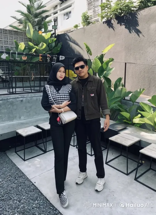 Vibrant Kungfu Duo in Modern Café Setting – AI Generated Video | Hailuo AI