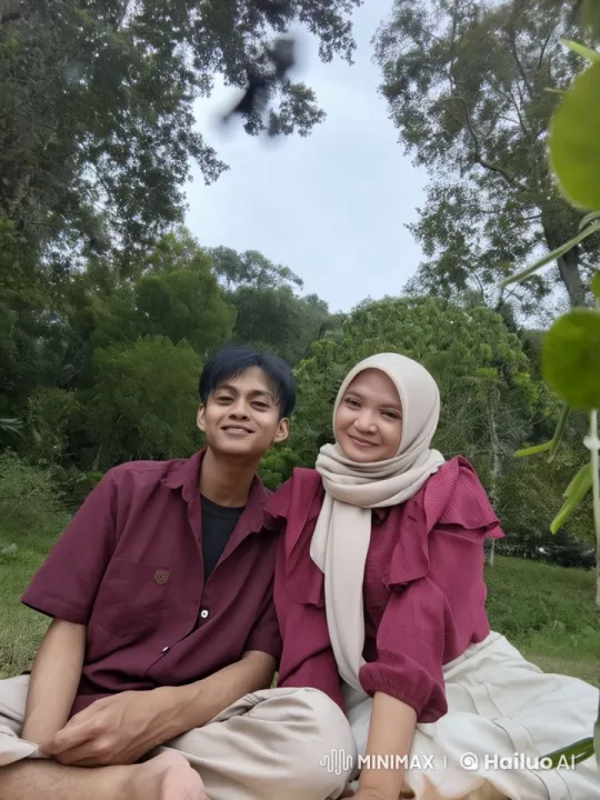 Couple Practicing Dynamic Kungfu in Lush Setting – AI Generated Video | Hailuo AI