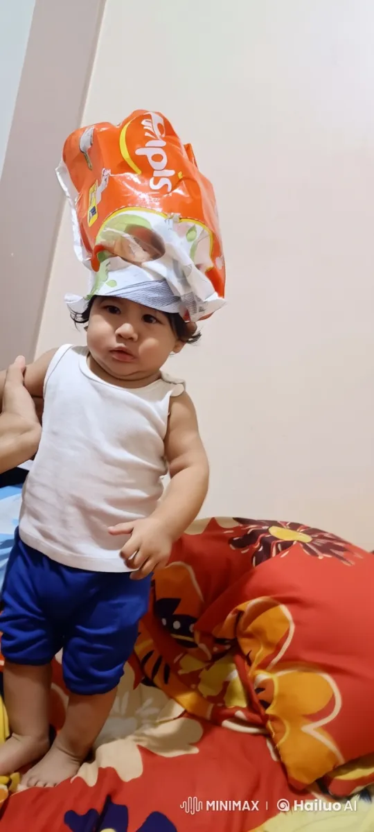 Joyful Baby Dancing and Flying with Mango in Live2D Animation – AI Generated Video | Hailuo AI