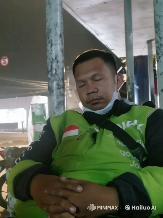 Gojek Driver Showcases Dynamic Animation Skills – AI Generated Video | Hailuo AI