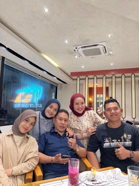 Stylish Restaurant Scene: Characters Perform Dynamic Kungfu – AI Generated Video | Hailuo AI