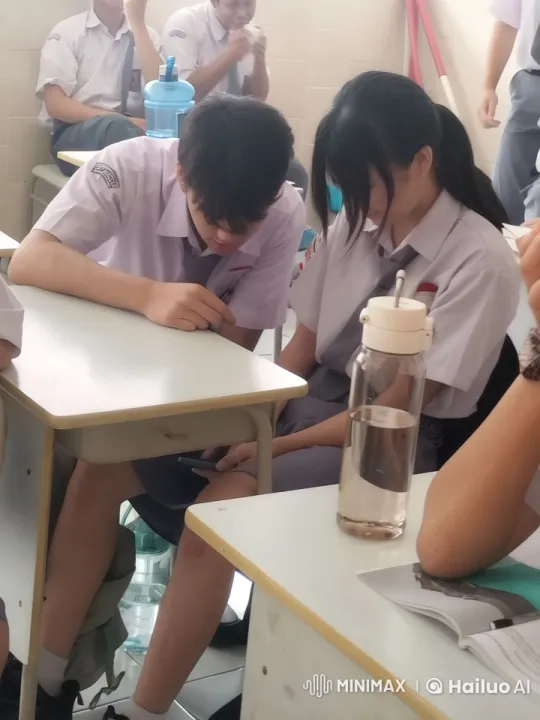 School Romance: A Tender Moment Animated in Live2D – AI Generated Video | Hailuo AI