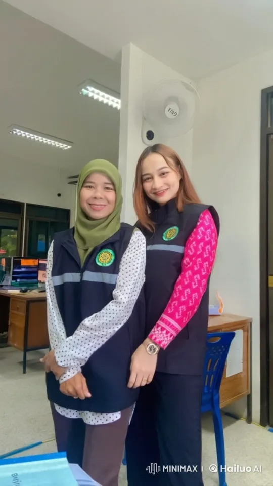 Kung Fu Skilled Women Engage in Dynamic Office Battle – AI Generated Video | Hailuo AI