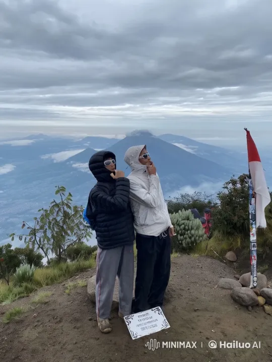 Kungfu Masters Perform on Gunung Merbabu Summit – AI Generated Video | Hailuo AI