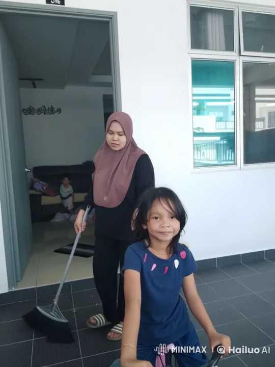 Woman Showcases Kungfu Skills Amidst Daily Chores – AI Generated Video | Hailuo AI