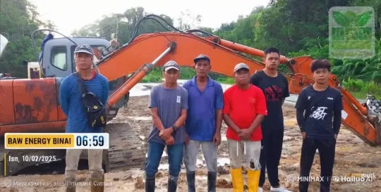 Men Display Martial Arts Skills in Muddy Construction Site – AI Generated Video | Hailuo AI