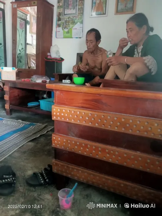 Elderly Couple's Intense Home Kung Fu Battle – AI Generated Video | Hailuo AI