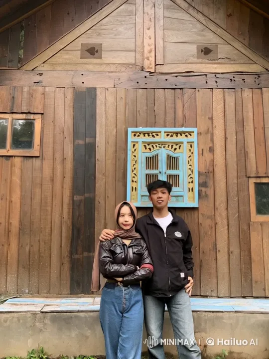Couple's Dynamic Kung Fu Fight in Front of Rustic House – AI Generated Video | Hailuo AI