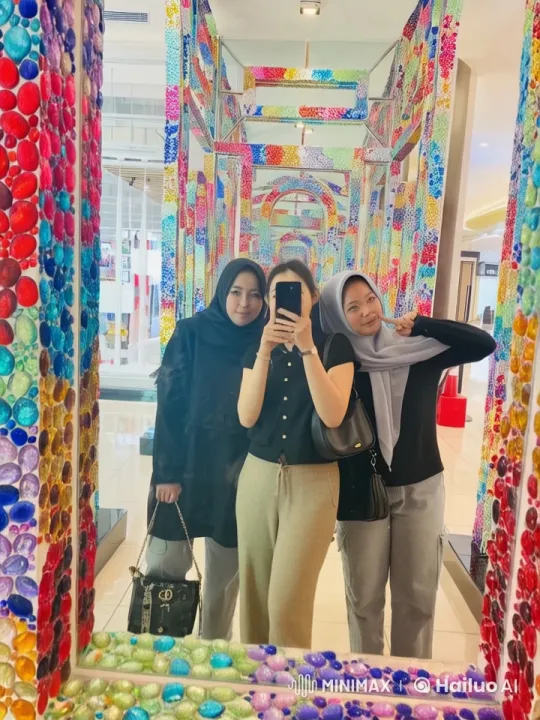 Colorful Kungfu Showdown in Sparkling Mall Art Installation – AI Generated Video | Hailuo AI