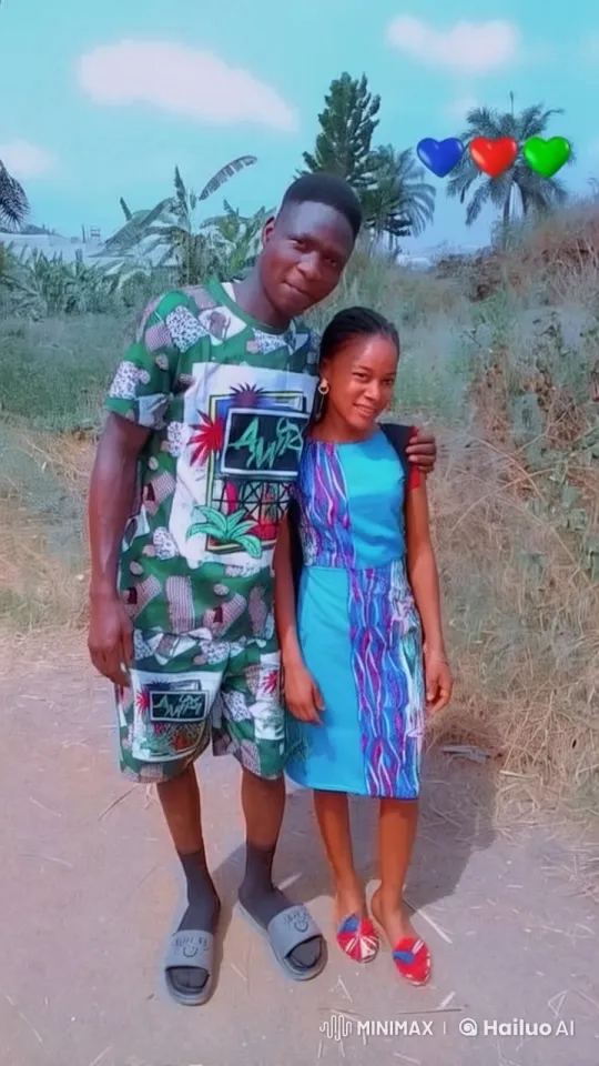 Couple's Intimate Kiss in Lush Nature Setting – AI Generated Video | Hailuo AI