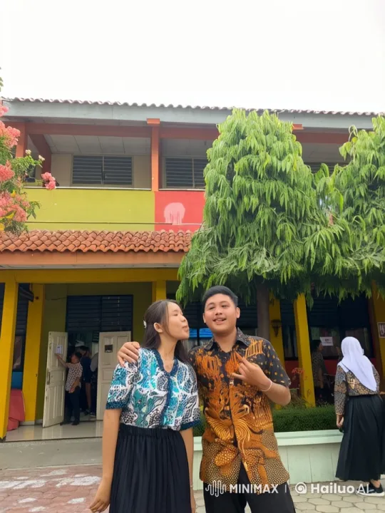 Traditional Batik Attire Kungfu Battle in Tropical Setting – AI Generated Video | Hailuo AI