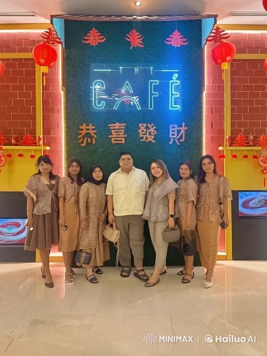 Elegant Diners Engage in Dramatic Kung Fu Showdown – AI Generated Video | Hailuo AI