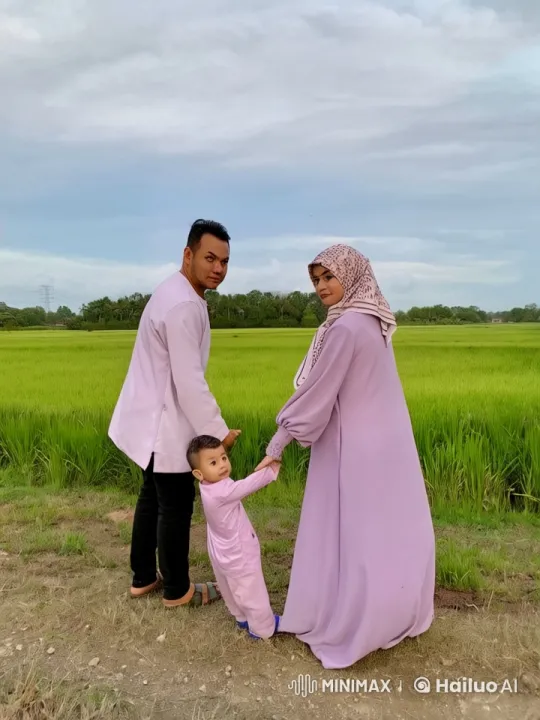 Family Engages in Playful Kungfu Fight in Countryside – AI Generated Video | Hailuo AI