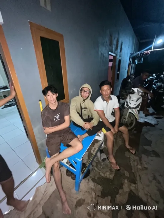 Nighttime Scene of Young Men on a Bench – AI Generated Video | Hailuo AI
