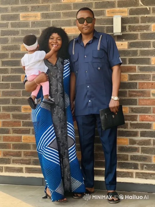 Family Portrait in Live2D with Gentle Movements – AI Generated Video | Hailuo AI