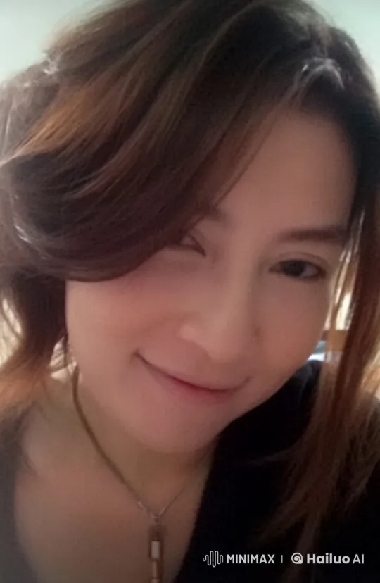 Live2D Animation: Serene Woman with Wavy Hair – AI Generated Video | Hailuo AI