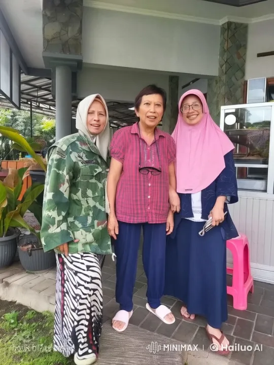 Three Women Demonstrate Kungfu on Patio – AI Generated Video | Hailuo AI