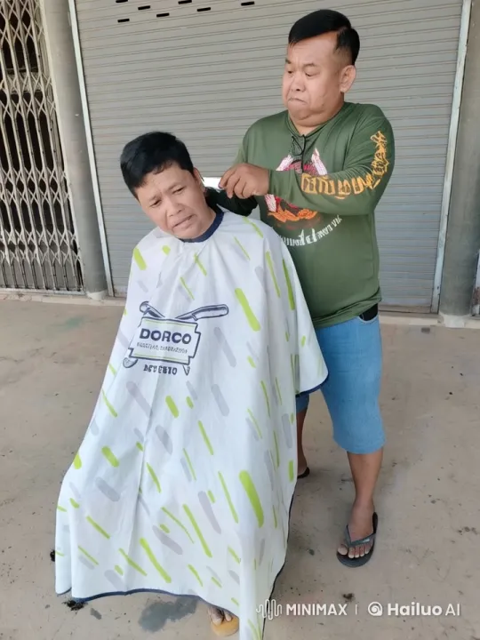 Outdoor Haircut Experience with Focus on Barber's Technique – AI Generated Video | Hailuo AI
