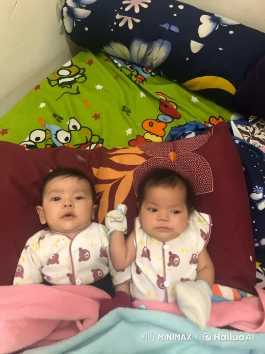 Adorable Babies Perform Synchronized Kungfu in Bed – AI Generated Video | Hailuo AI