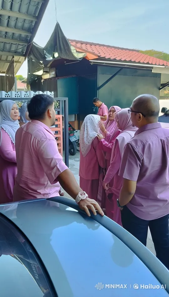 Live2D: Pink-Clothed Group's Energetic Kung Fu Display – AI Generated Video | Hailuo AI