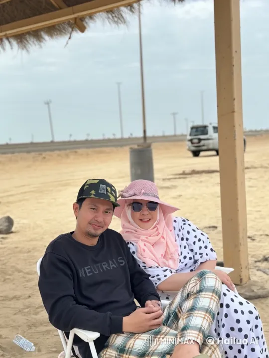 Dynamic Kung Fu Duo Showcases Skills in Desert Setting – AI Generated Video | Hailuo AI