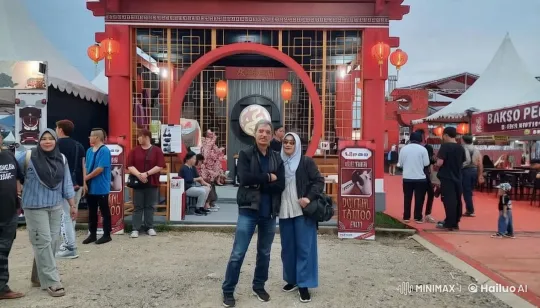 Vibrant Chinese Fair: Live2D Kung Fu Display – AI Generated Video | Hailuo AI