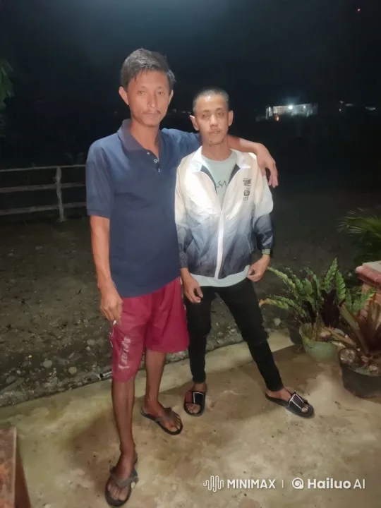 Nighttime Friendship Scene with Gentle Breeze – AI Generated Video | Hailuo AI