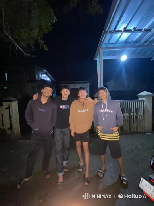 Four Young Men Perform Skilled Kung Fu in Nighttime Residential Setting – AI Generated Video | Hailuo AI