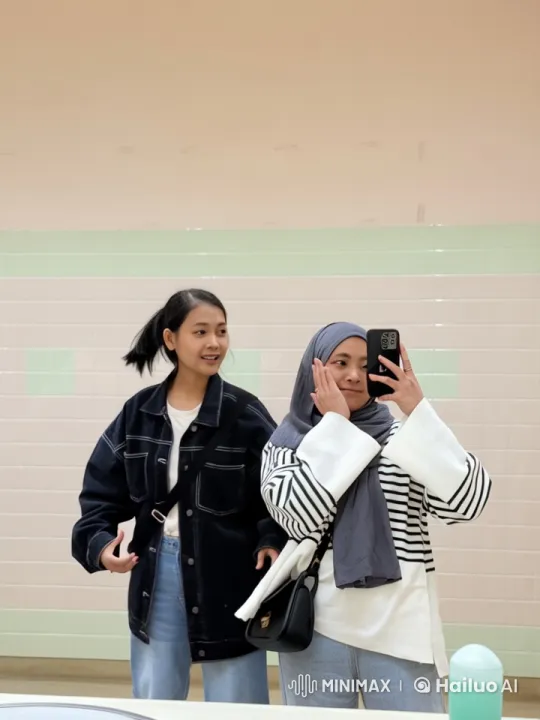 Young Women Showcase Kung Fu Skills in Live2D Animation – AI Generated Video | Hailuo AI