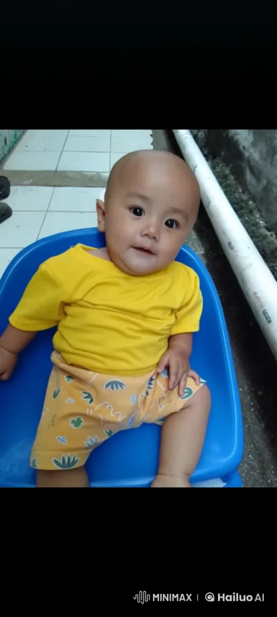 Baby in Yellow Outfit Performs Kung Fu in Live2D Animation – AI Generated Video | Hailuo AI