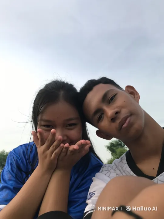 Outdoor Friends Practicing Kungfu with Synchronized Moves – AI Generated Video | Hailuo AI