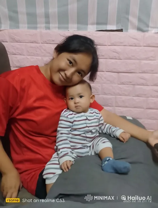 Baby's Playful Kungfu Display with Loving Support – AI Generated Video | Hailuo AI