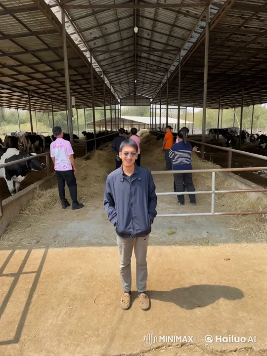 Thai Man Showcases Dance, Martial Arts in Barn Setting – AI Generated Video | Hailuo AI