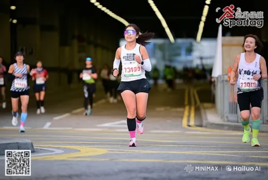 Marathon Runners' Dynamic Midsection View in Live2D Video – AI Generated Video | Hailuo AI