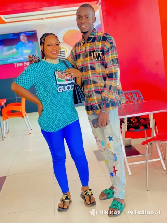 Vibrant Couple Poses in Trendy Fashion with Live2D Animation – AI Generated Video | Hailuo AI