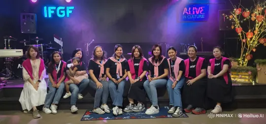 Ten Women Perform Energetic Kungfu Show on Stage – AI Generated Video | Hailuo AI