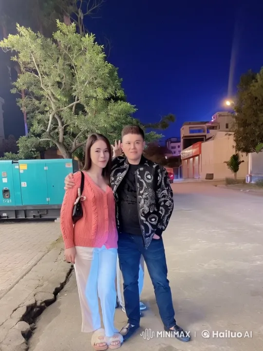 Nighttime Street Portrait of Friends in Live2D Animation – AI Generated Video | Hailuo AI