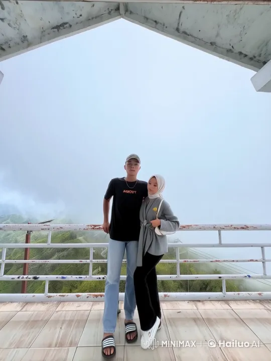 Couple Demonstrates Dynamic Kungfu on Balcony – AI Generated Video | Hailuo AI